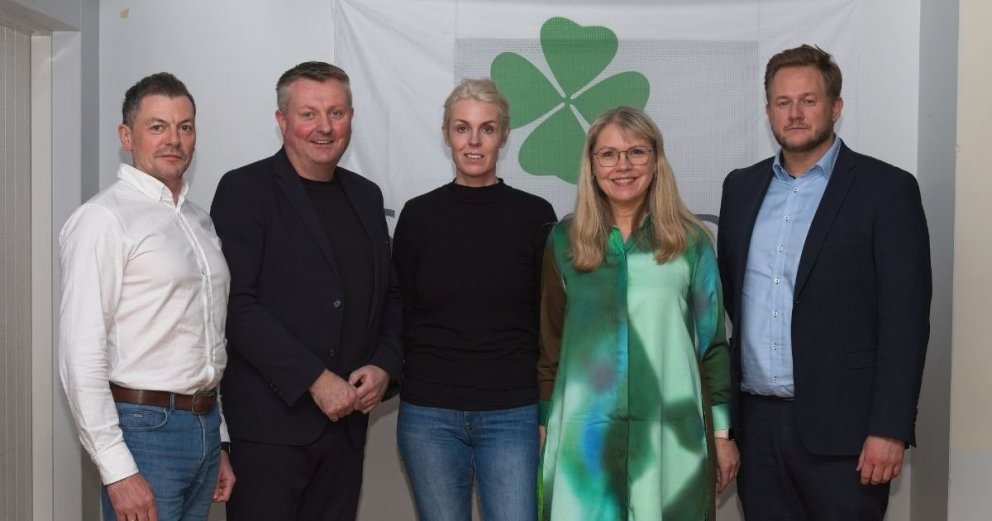 Sparisjóðsstjóri og stjórn Sparisjóðs Suður-Þingeyinga: Frá vinstri, Örn Arnar Óskarsson sparisjóðss…