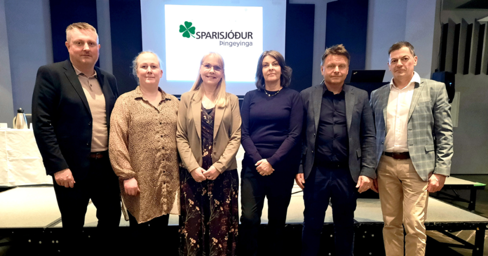 Stjórn og sparisjóðsstjóri Sparisjóðs Þingeyinga: Frá vinstri, Eiríkur Haukur Hauksson, Sigríður Jóh…