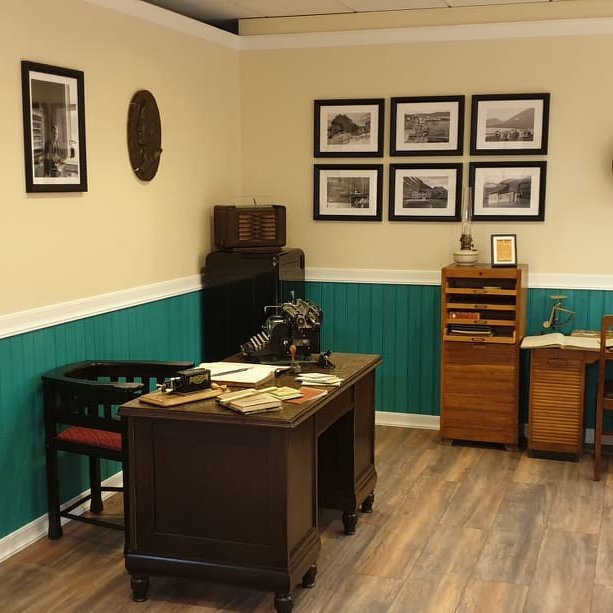 100 ára sparisjóður