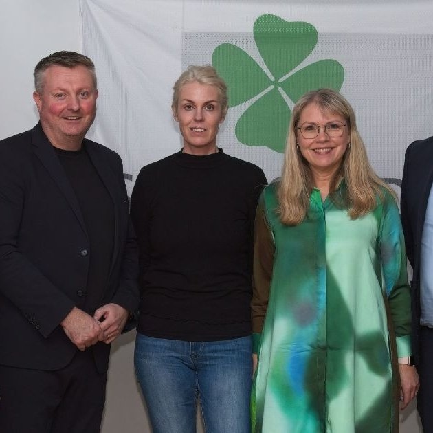 Sparisjóðsstjóri og stjórn Sparisjóðs Suður-Þingeyinga: Frá vinstri, Örn Arnar Óskarsson sparisjóðss…